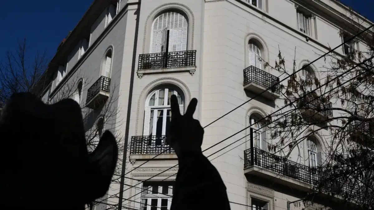 Cristina Kirchner redireccionó el banderazo al Parque Lezama ante operativo de Bullrich en su domicilio