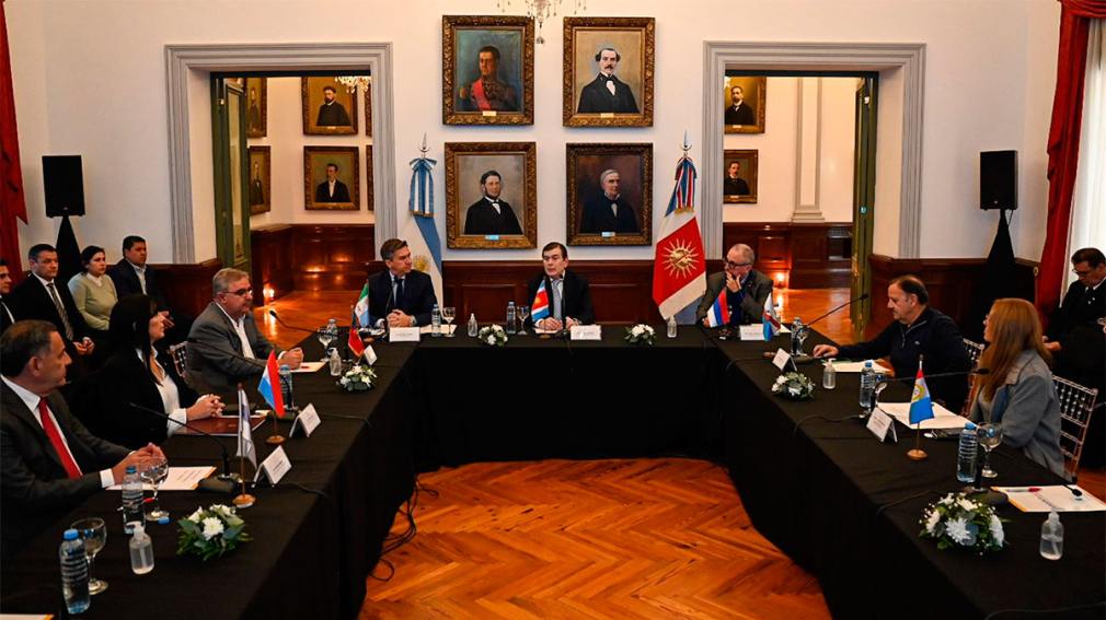 Gobernadores del Norte Grande y el Litoral exigen una tarifa de energía eléctrica diferencial