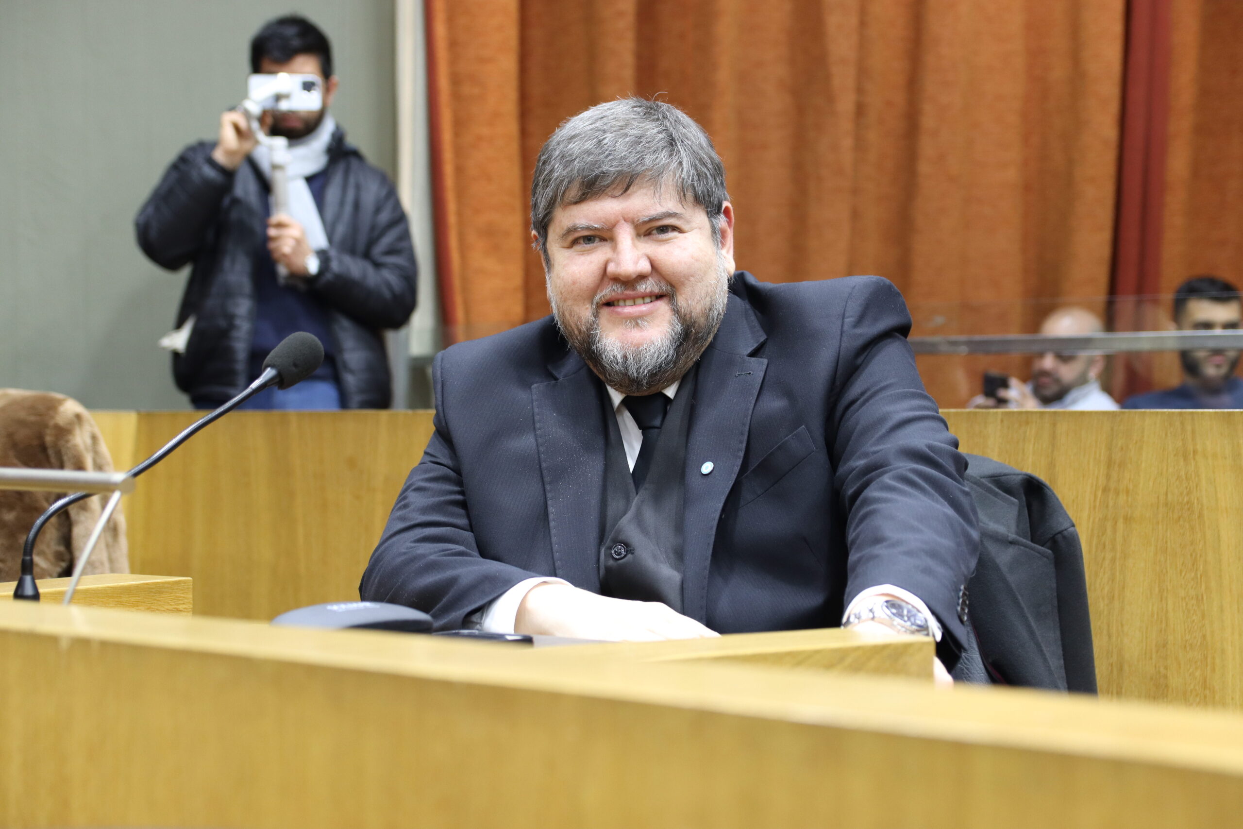 Aprueban dos proyectos de ordenanza de edil Carlos Ale