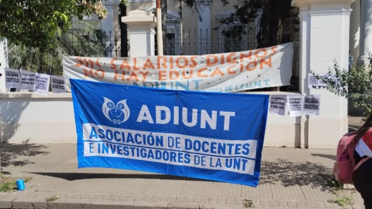 Paro por 24 horas de ADIUNT en reclamo salarial y por el presupuesto universitario